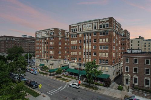 825-26-1028 E Juneau Avenue, Milwaukee, WI, 53202 | Card Image