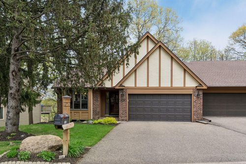 6843 Stonewood Ct, Eden Prairie, MN, 55346-2947 | Card Image