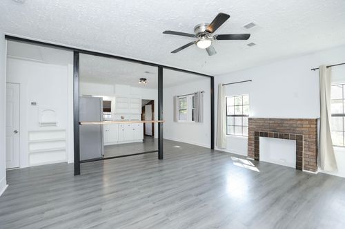 207 Cosmos St, Houston, TX, 77009-5603 | Card Image