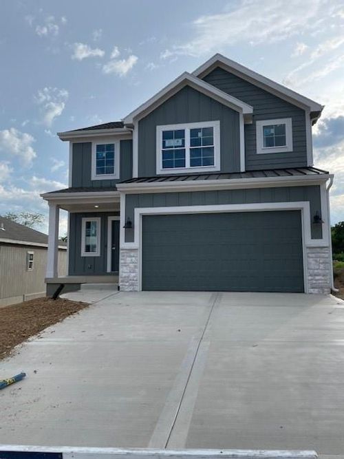 16255 Giorgia St, Parkville, MO, 64152-8773 | Card Image