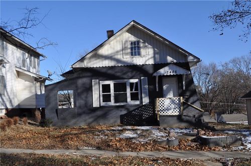 2405 S 18th St, Saint Joseph, MO, 64503-2830 | Card Image