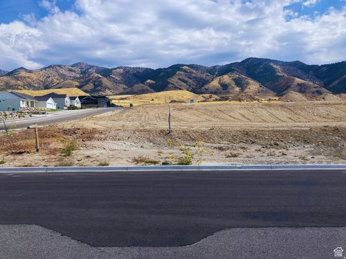 101-16 S 1000 E, Hyde Park, UT, 84318-3574 | Card Image