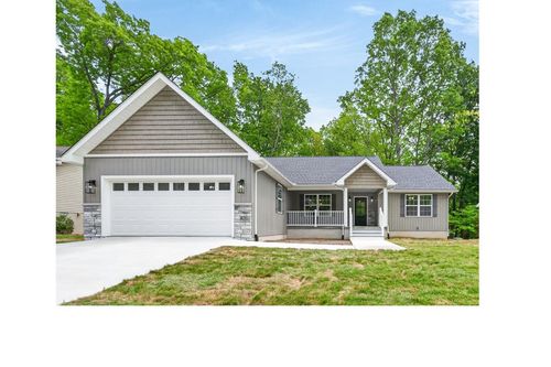 113 Highgate Dr, Crossville, TN, 38558-8540 | Card Image