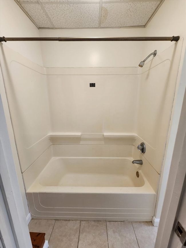 APT-1W - 74 Fulton St, Condo with 2 bedrooms, 1 bathrooms and null parking in Fall River MA | Image 15