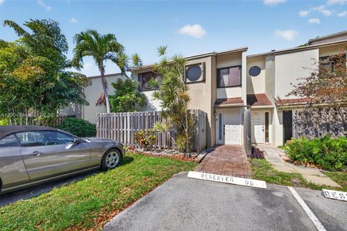 341 City View Dr, Fort Lauderdale, FL, 33311-9112 | Card Image