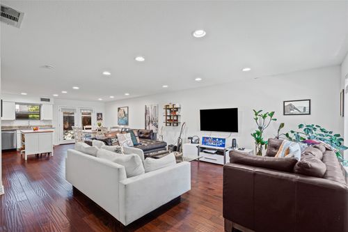 119d-2722 Knight St, Dallas, TX, 75219-3704 | Card Image