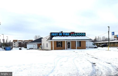 702 Warm Springs Ave, Martinsburg, WV, 25404-3835 | Card Image