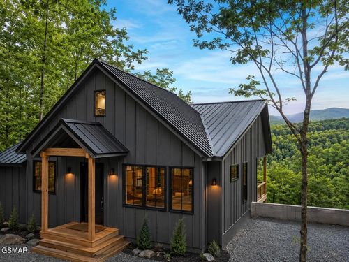 4076 Ridgeback Ln, Sevierville, TN, 37862-8197 | Card Image
