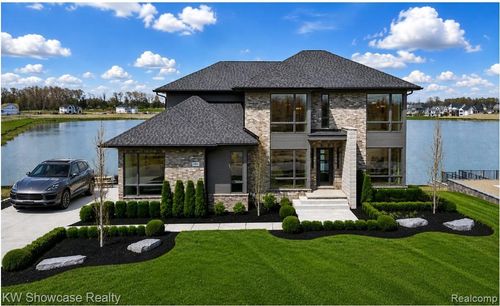 2559 Crystal Lake Dr, Commerce Township, MI, 48382-4276 | Card Image