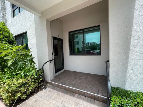 17-4700 Nw 84th Ave, Doral, FL, 33166-5968 | Card Image