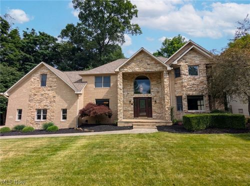 7550 James Dr, North Royalton, OH, 44133-3704 | Card Image