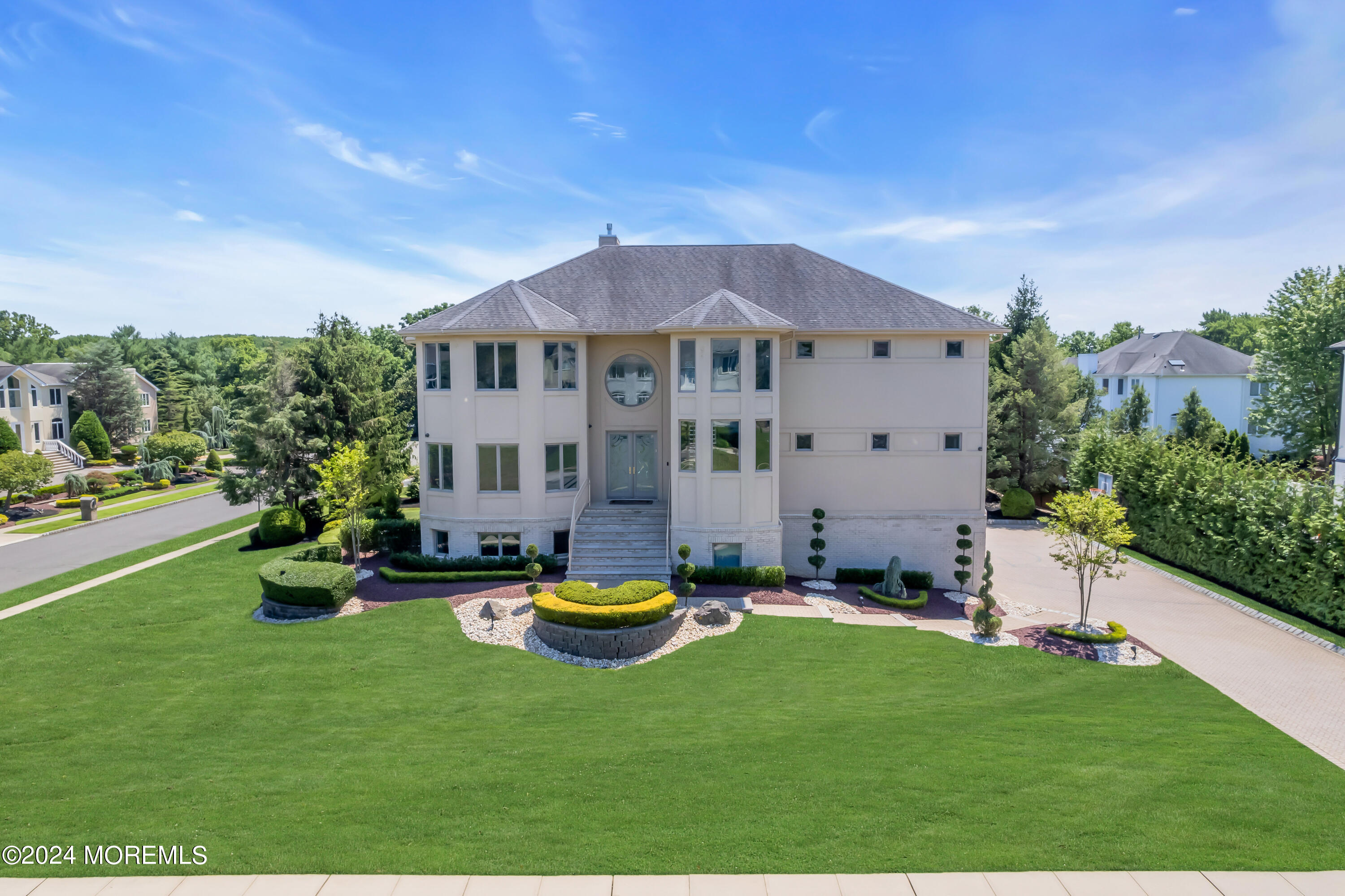 Capo Dr, Marlboro, NJ 07746