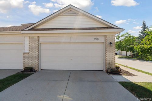 34082 Frank Dr, Sterling Heights, MI, 48312-5613 | Card Image