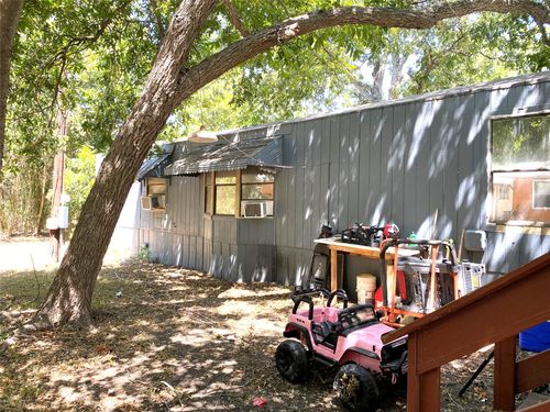 410 W North St, Kyle, TX, 78640-5901 | Card Image