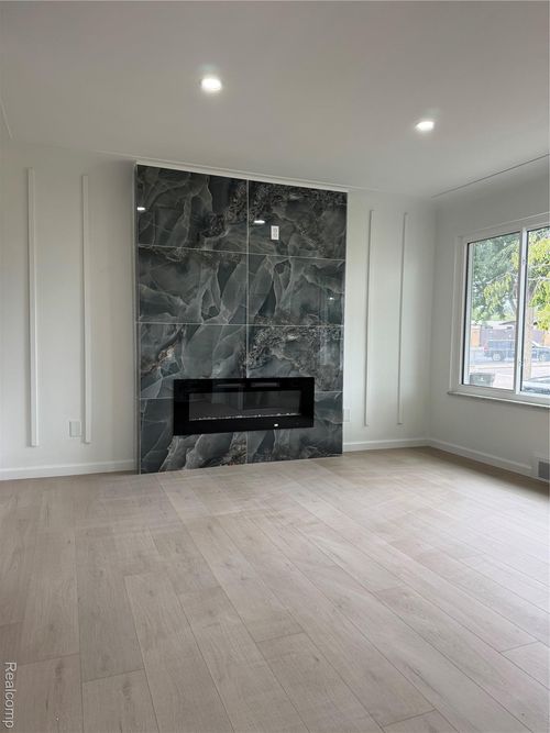 27719 Rockwood St, Saint Clair Shores, MI, 48081-1405 | Card Image