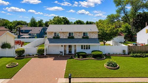 164 Bark Avenue, Islip, NY, 11722 | Card Image