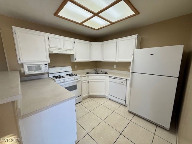 UNIT-233 - 9470 Peace Way, Condo with 2 bedrooms, 2 bathrooms and null parking in Las Vegas NV | Image 7