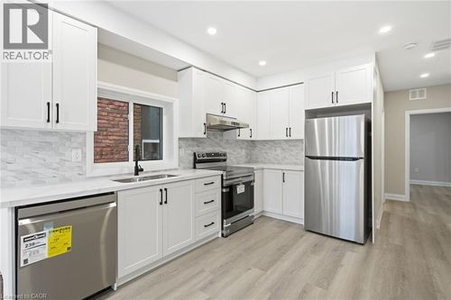 2-489 Cannon St E, Hamilton, ON, L8L2E5 | Card Image