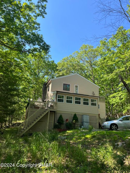 331 Manchester Drive, Bushkill, PA, 18324 | Card Image