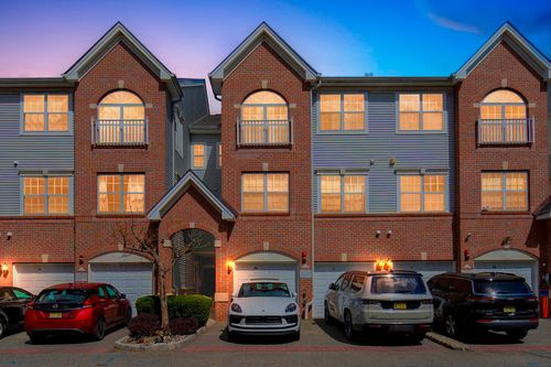 92 Lyon Ct, Jersey City, NJ, 07305-5510 | Card Image