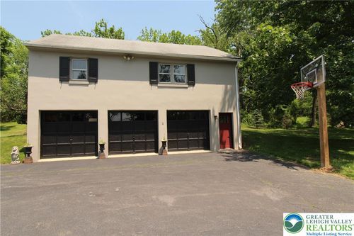 6575 Vera Cruz Rd S, Zionsville, PA, 18092-2047 | Card Image