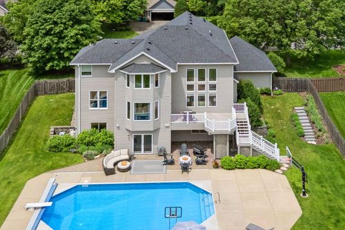 5675 Marsh Pointe Dr, Shorewood, MN, 55331-7111 | Card Image
