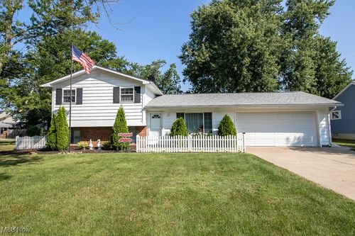 74 Tuckmere Dr, Painesville, OH, 44077-2459 | Card Image