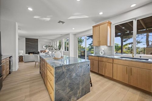 1689 Docena Rd, Carlsbad, CA, 92011-4044 | Card Image