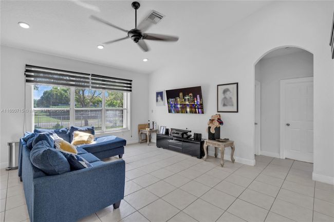 18708 Sw 47th St, House other with 5 bedrooms, 3 bathrooms and null parking in Miramar FL | Image 27