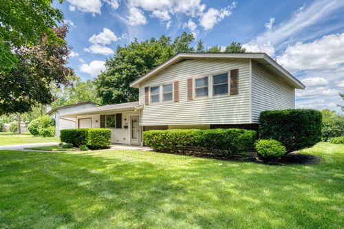 304 Dartmoor Dr, Crystal Lake, IL, 60014-8610 | Card Image