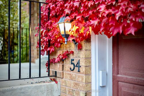 54 Amberhill Way, Aurora, ON, L4G7E1 | Card Image