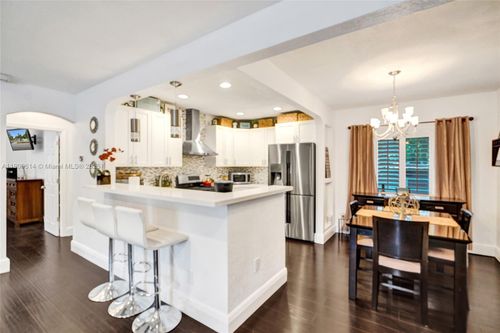 440 Nw 38th Ct, MIAMI, FL, 33126-5654 | Card Image