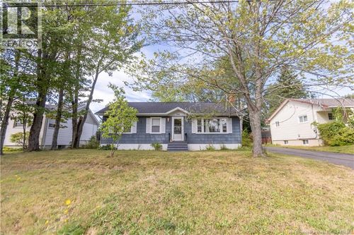 705 Montgomery Ave, Riverview, NB, E1B2A4 | Card Image