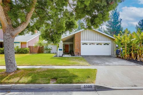 3209 S Center St, Santa Ana, CA, 92704-6608 | Card Image