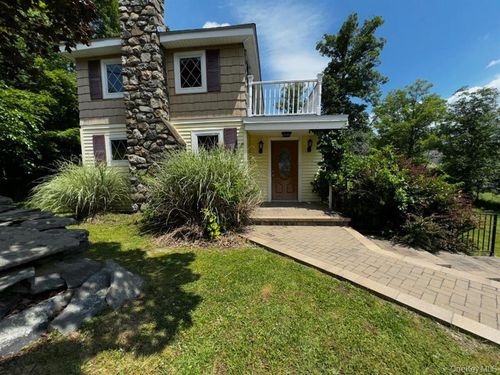 8 Lake Ave, Monroe, NY, 10950-1101 | Card Image