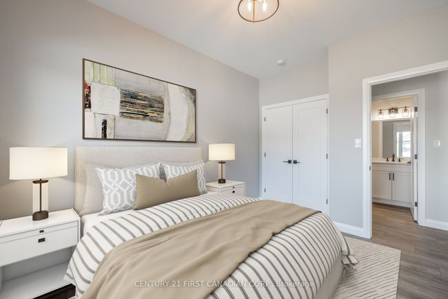 2 - 32 Postma Cres, House attached with 3 bedrooms, 3 bathrooms and 2 parking in Ailsa Craig ON | Image 5