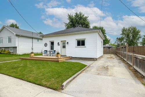 418 Huron St, Warwick, ON, N0M2S0 | Card Image