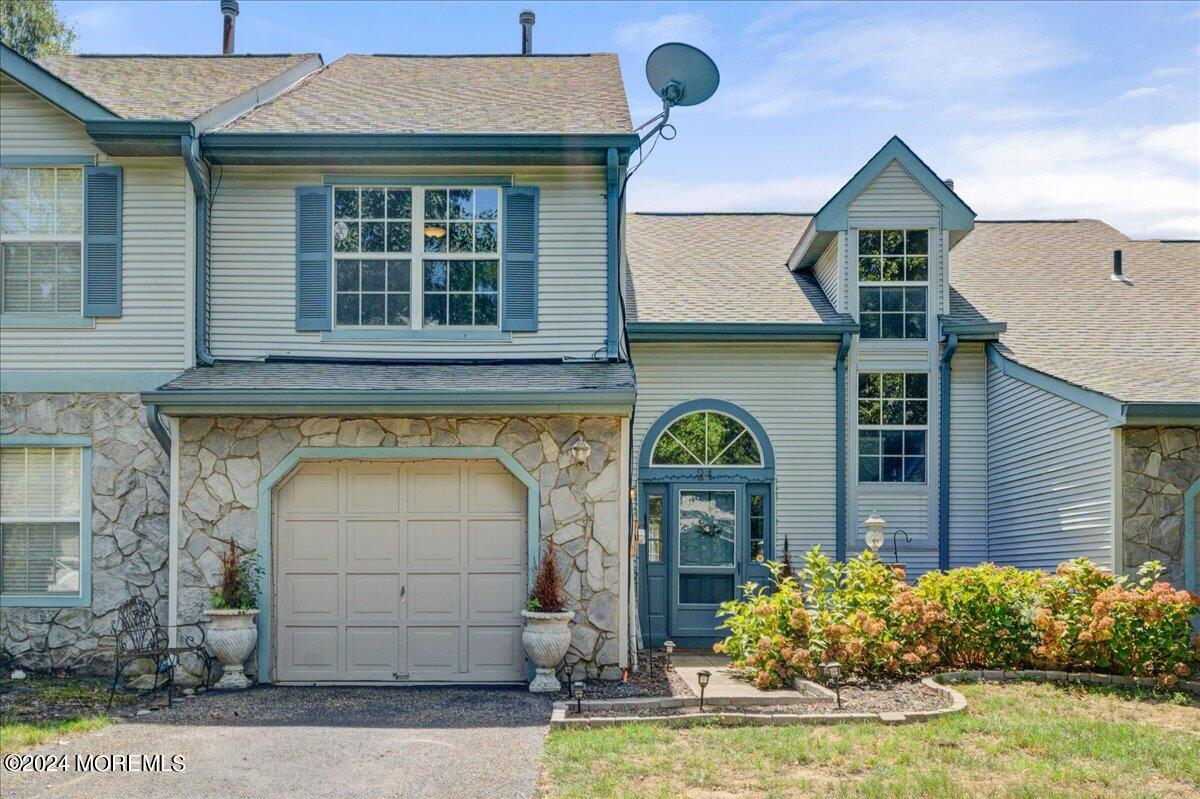 Madison Ct, Manalapan, NJ 07726