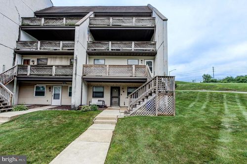 1334 W Wyomissing Ct, West Lawn, PA, 19609-2355 | Card Image