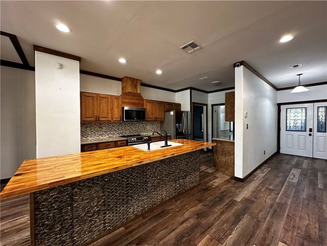166 Cenesia, House other with 3 bedrooms, 2 bathrooms and null parking in Sandia TX | Image 4
