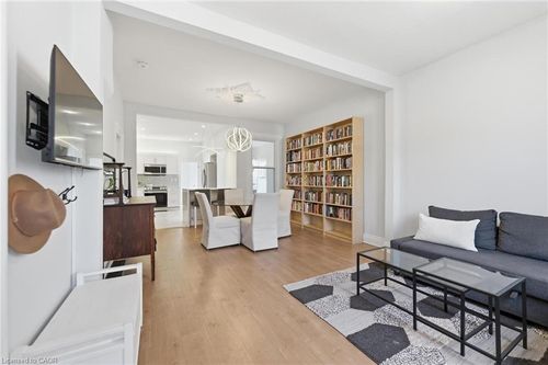 176 Wood St E, Hamilton, ON, L8L3Y9 | Card Image