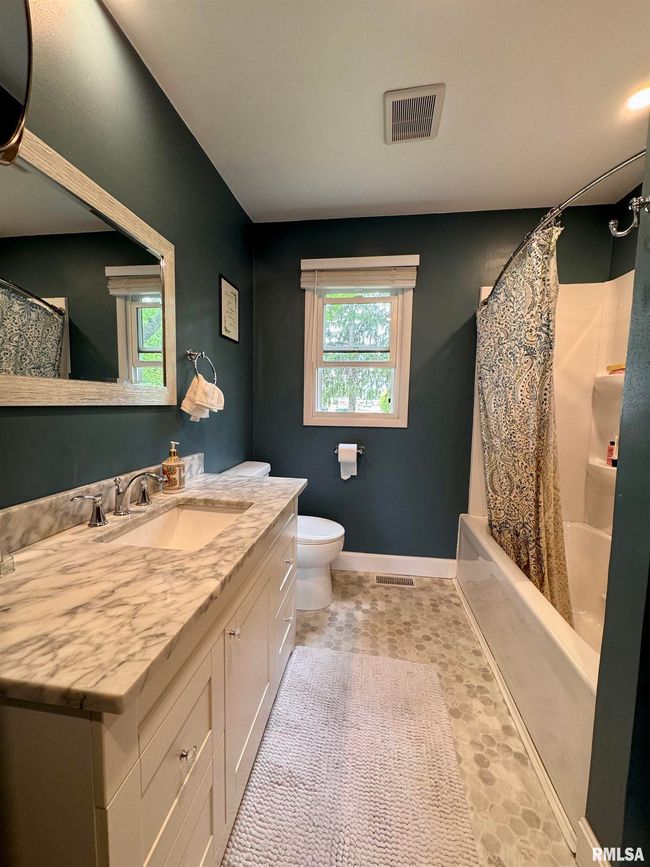 940 Memorial Dr, House other with 3 bedrooms, 2 bathrooms and null parking in Macomb IL | Image 14