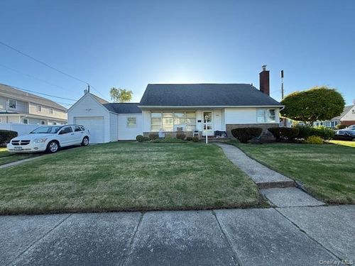 530 Colonade Road, Hempstead, NY, 11552 | Card Image