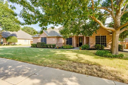 427 Shenandoah Dr, Burleson, TX, 76028-4083 | Card Image