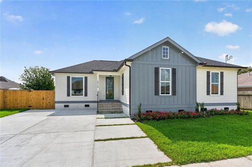 3713 Ventura Dr, Chalmette, LA, 70043-2716 | Card Image
