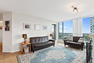 804 - 6611 Southoaks Cres, Condo with 2 bedrooms, 2 bathrooms and 2 parking in Burnaby BC | Image 3