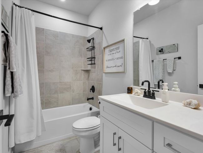1366 Silverthorn Trl, House other with 5 bedrooms, 3 bathrooms and null parking in Justin TX | Image 18