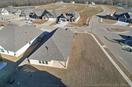 7215 E Queens Pl, Broken Arrow, OK, 74014-2560 | Card Image