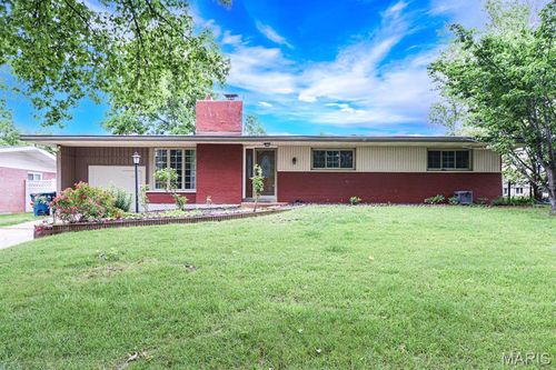 819 Renee Ln, Saint Louis, MO, 63141-7642 | Card Image