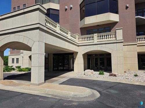 ste-302-2908 W 37th Cir, Sioux Falls, SD, 57105-8114 | Card Image